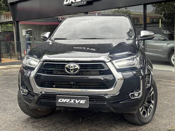 TOYOTA HILUX 2.8 D-4D TURBO DIESEL CD SRX PLUS 4X4 AUTOMÁTICO TOYOTA HILUX 2.8 D-4D TURBO DIESEL CD SRX PLUS 4X4 AUTOMÁTICO